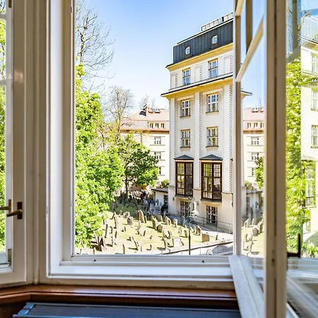 아파트 Days - Two Bedroom With Netflix And 200mbs Wifi In Old Town *