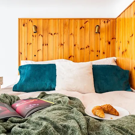 아파트 Days - Two Bedroom With Netflix And 200mbs Wifi In Old Town *