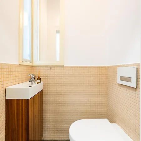Days - Two Bedroom With Netflix And 200mbs Wifi In Old Town 아파트 프라하