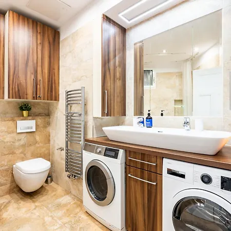 Days - Two Bedroom With Netflix And 200mbs Wifi In Old Town *